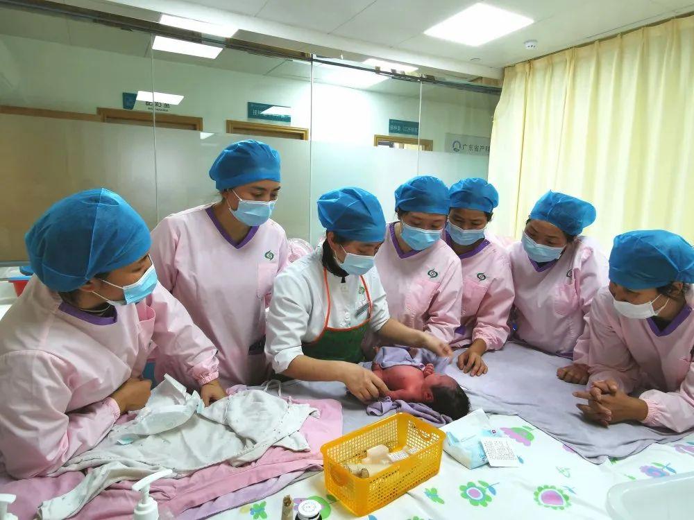 普兰县妇婴监护型护送